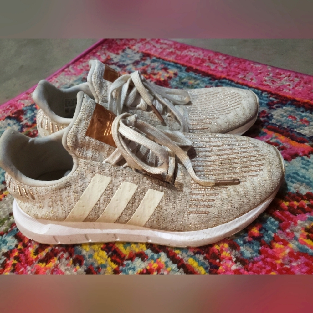 Adidas Swift Run Size 9